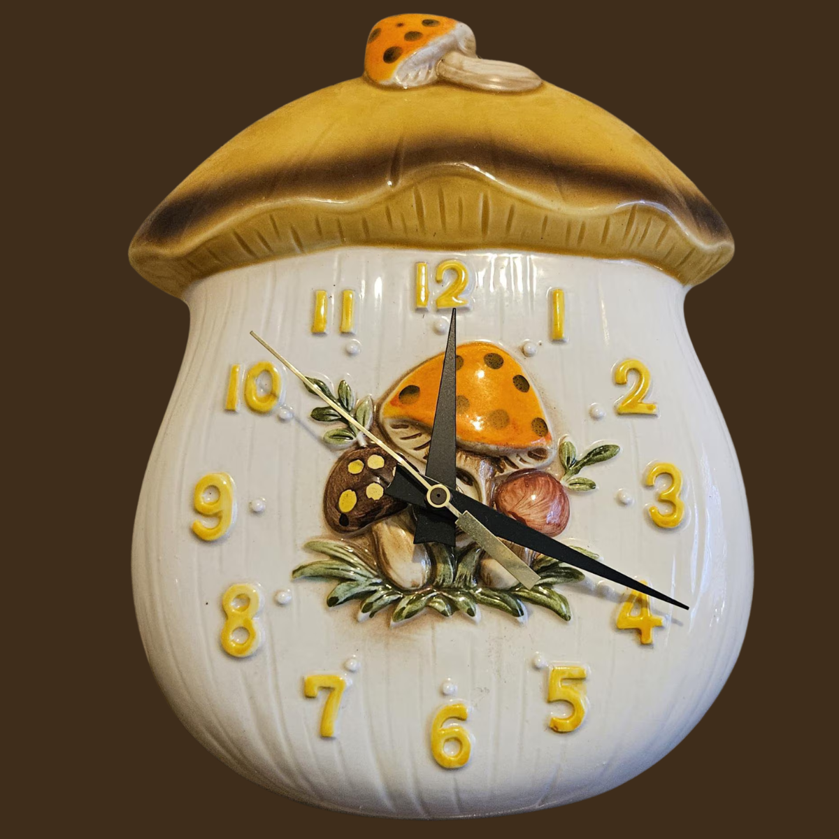 Bisque- Merry Mushroom Clock (Ross Mold R-711 1975)